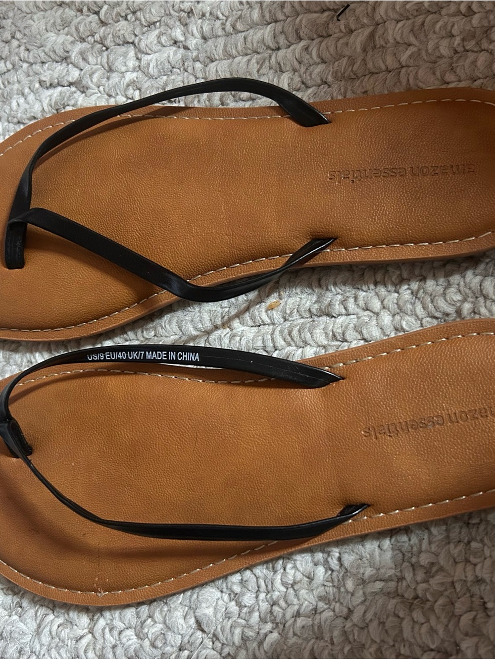 Amazon Essentials Black Strap Tan Footbed Women's Sandals
